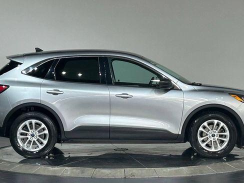 Used 2022 Ford Escape SE w/ Cold Weather Package FWD image 11