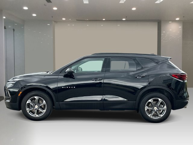 Used 2024 Chevrolet Blazer LT w/ Convenience Package FWD image 3