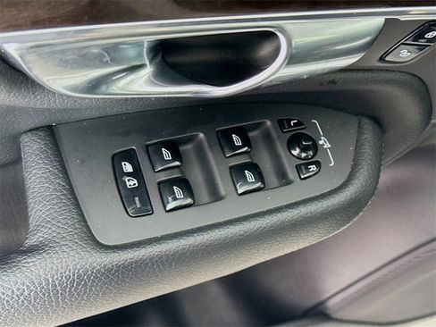 Used 2018 Volvo XC90 T5 Momentum w/ Momentum Plus Package image 18