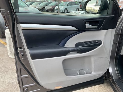 Used 2015 Toyota Highlander XLE image 29