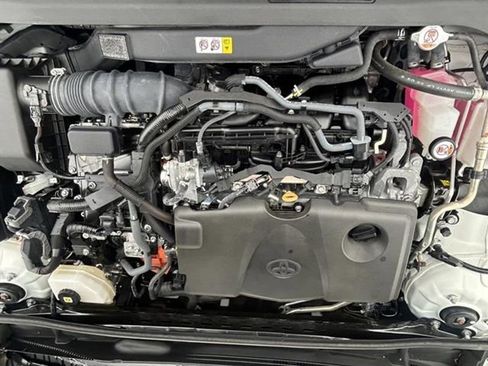 Used 2025 Toyota Camry LE image 31