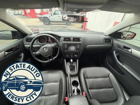 Used 2017 Volkswagen Jetta SE FWD image 3