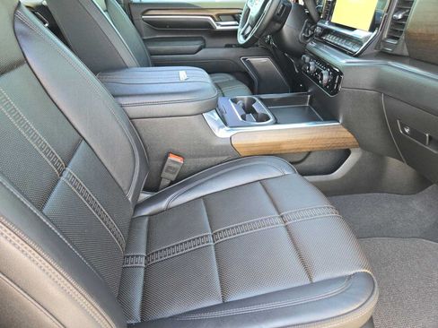 Certified 2024 Chevrolet Silverado 2500 High Country w/ High Country Premium Package AWD/4WD image 15