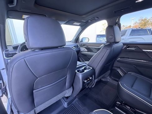 Used 2024 GMC Acadia Denali w/ Super Cruise Package image 18