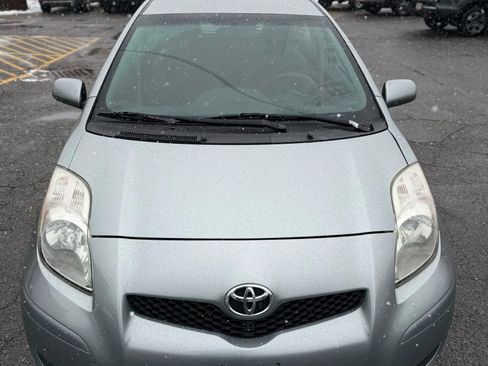 Used 2010 Toyota Yaris 4-Door Hatchback image 4