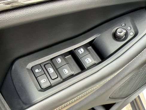 Used 2023 Jeep Grand Cherokee Altitude AWD/4WD image 16