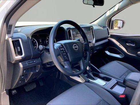 Used 2025 Nissan Frontier SV RWD image 12