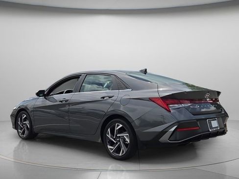 Used 2025 Hyundai Elantra Limited w/ Cargo Package FWD image 6
