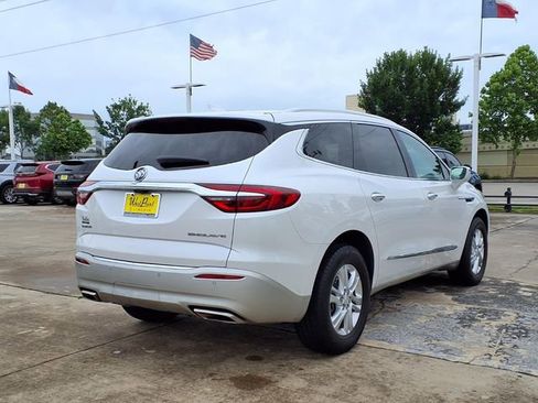 Used 2018 Buick Enclave Essence w/ Trailering Package FWD image 2