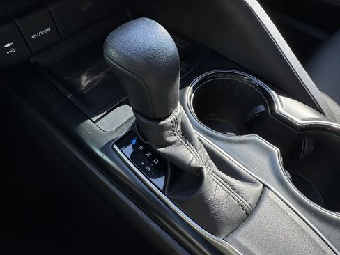 Used 2018 Toyota Camry LE image 27