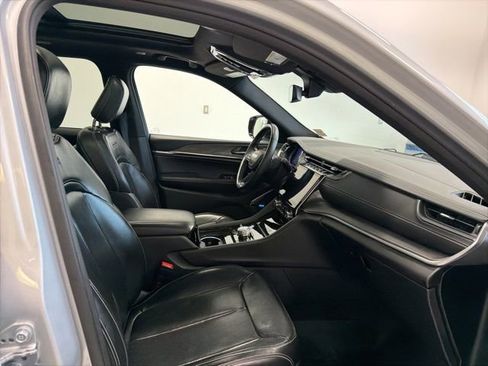 Used 2022 Jeep Grand Cherokee Overland AWD/4WD image 40