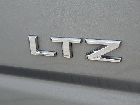 Used 2024 Chevrolet Silverado 2500 LTZ w/ LTZ Convenience Package AWD/4WD image 9