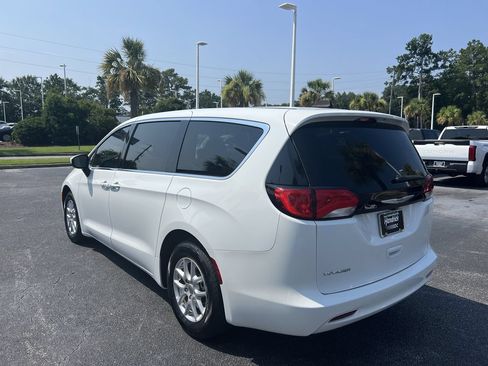 Used 2022 Chrysler Voyager LX FWD image 8