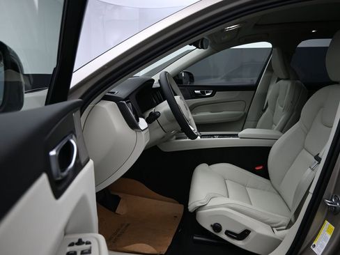 New 2026 Volvo XC60 B5 Ultra w/ Protection Package Premier AWD/4WD image 11
