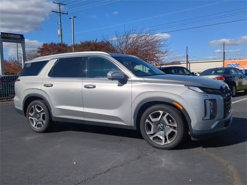 Used 2024 Hyundai Palisade Limited image 2