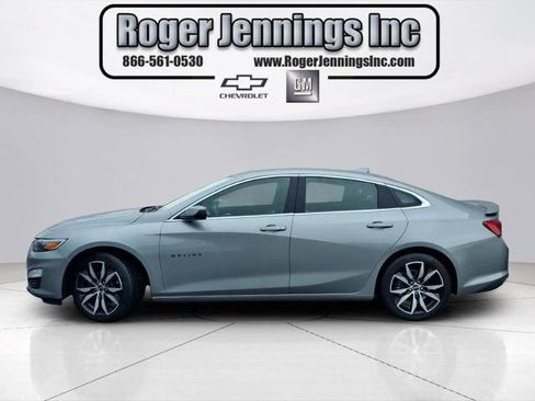 Used 2025 Chevrolet Malibu RS FWD image 2