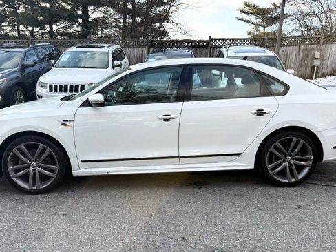 Used 2017 Volkswagen Passat 1.8T R-Line w/ R-Line Lighting Package image 4