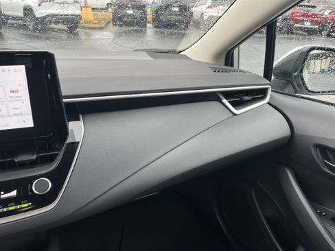Used 2025 Toyota Corolla LE image 29
