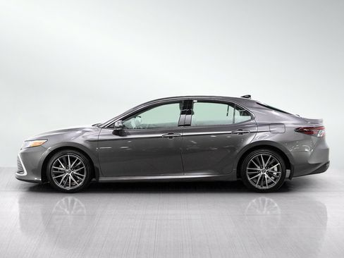 Used 2022 Toyota Camry XLE FWD image 2