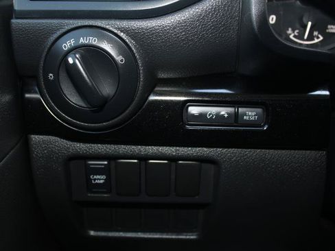 Used 2022 Nissan Titan SV AWD/4WD image 21