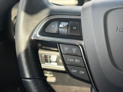 Certified 2022 Lincoln Nautilus AWD w/ Premium Package image 17