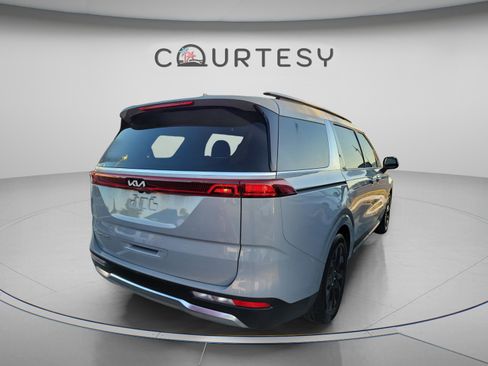 Used 2022 Kia Carnival SX FWD image 3