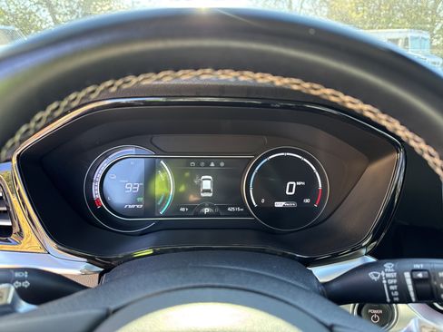 Used 2022 Kia Niro EX image 27