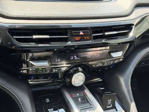 Used 2022 Acura MDX SH-AWD w/ Advance Package image 5