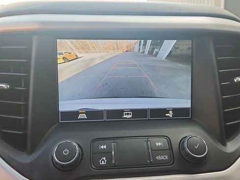 Used 2023 GMC Acadia SLT w/ Preferred Package image 21