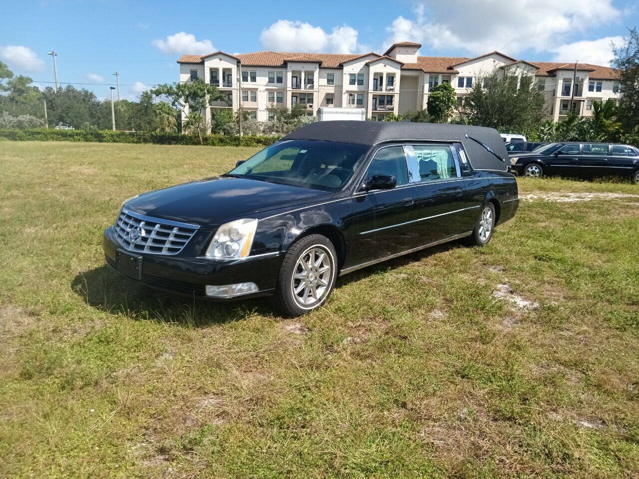 Used 2011 Cadillac DTS Limousine FWD image 1