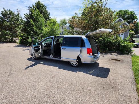 Used 2019 Dodge Grand Caravan SE FWD image 21