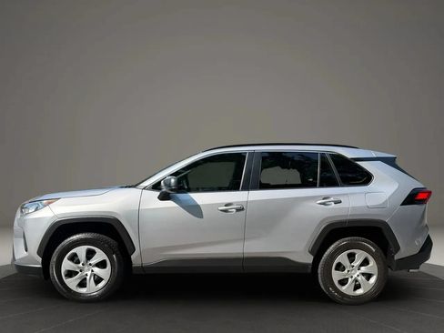 Used 2021 Toyota RAV4 LE FWD image 10