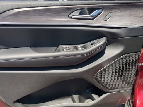 New 2025 Jeep Grand Cherokee Limited image 13