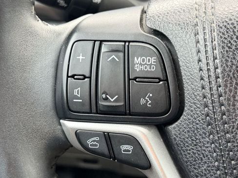 Used 2016 Toyota Highlander Limited FWD image 22