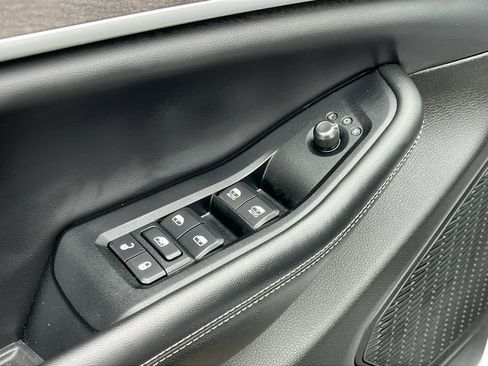 Certified 2023 Jeep Grand Cherokee Limited image 25