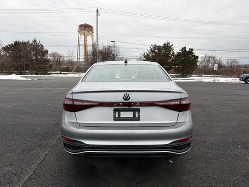 New 2026 Volkswagen Jetta SE image 7