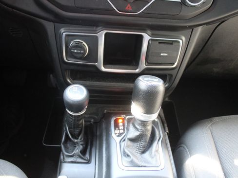 Used 2021 Jeep Wrangler Sport AWD/4WD image 26