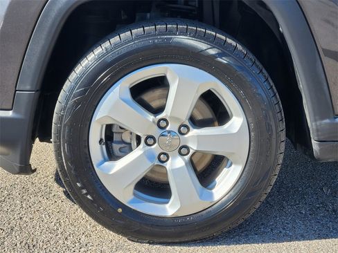 Used 2019 Jeep Compass Latitude image 12