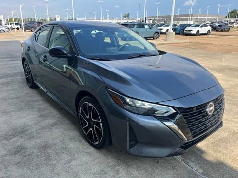 Used 2025 Nissan Sentra SR FWD image 4