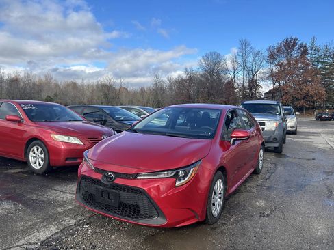Used 2020 Toyota Corolla LE image 2