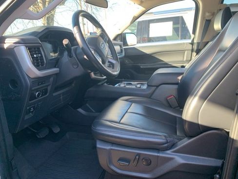 Certified 2024 Ford Expedition XLT image 9