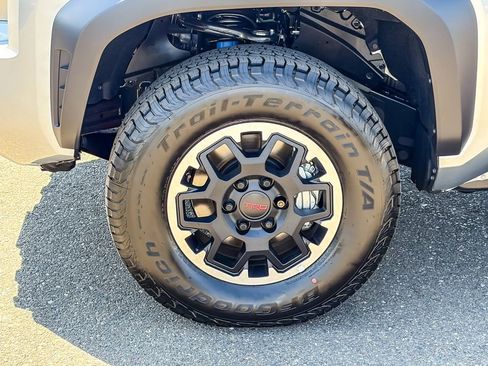 Used 2026 Toyota Tacoma TRD Off-Road w/ TRD Off Road Upgrade Package image 14