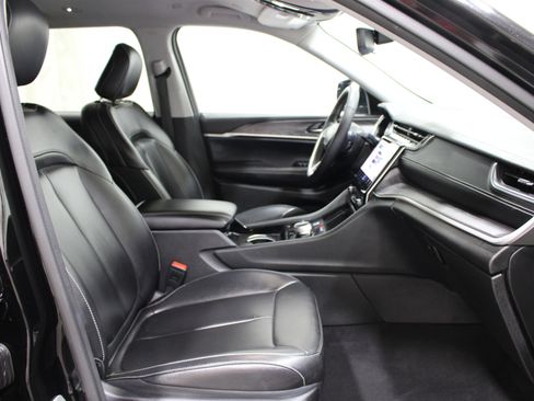 Used 2023 Jeep Grand Cherokee L Limited w/ Black Appearance Package AWD/4WD image 25