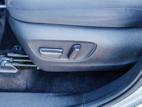 Used 2024 Toyota Highlander LE image 26