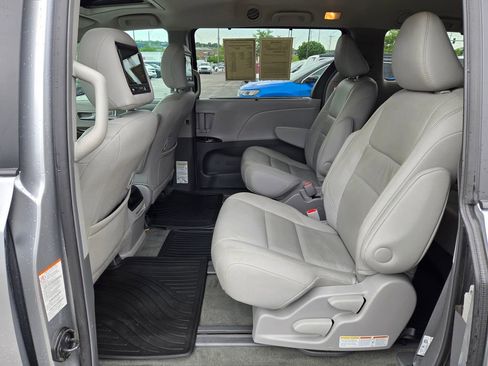 Used 2017 Toyota Sienna XLE AWD/4WD image 27