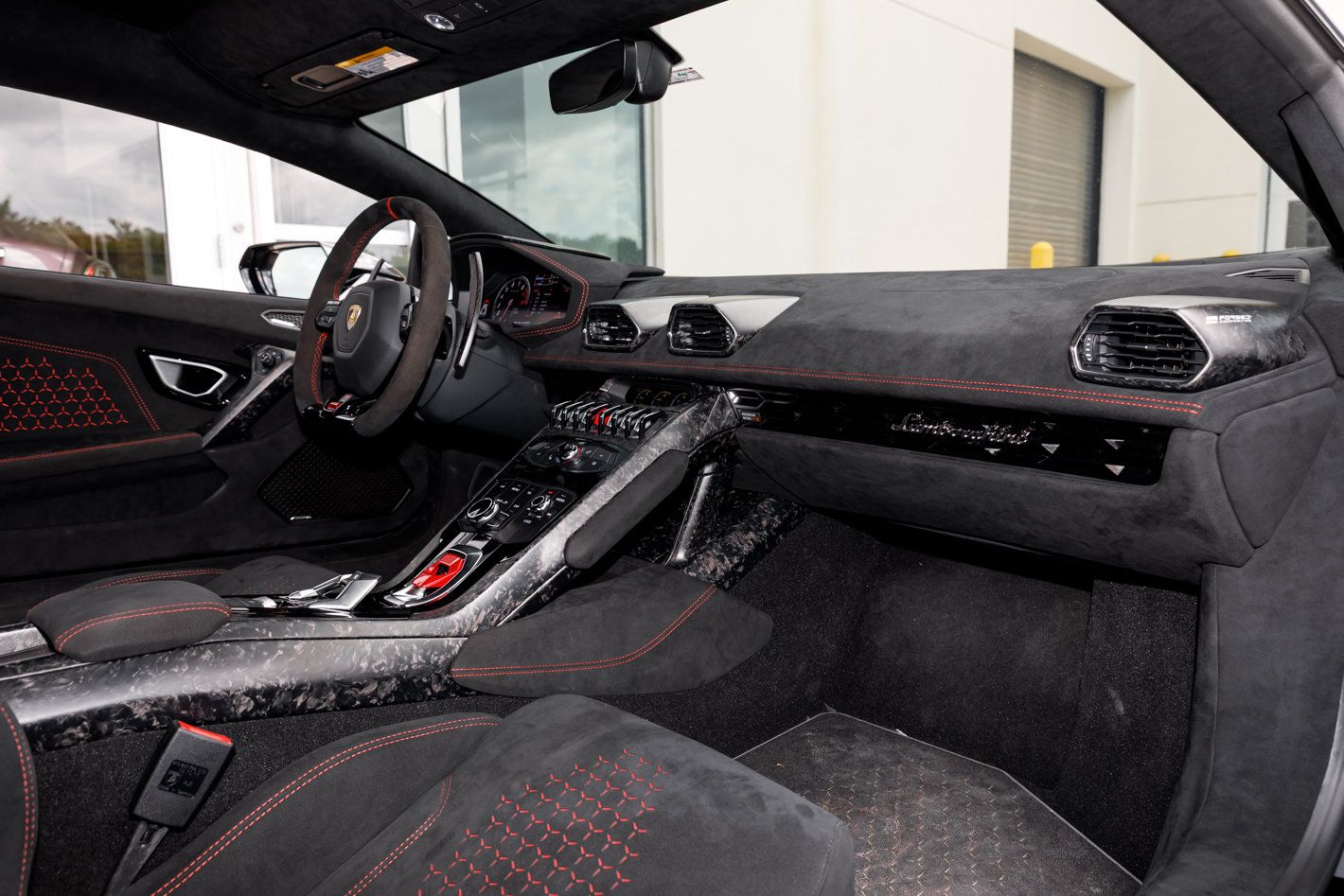 Used 2018 Lamborghini Huracan Performante AWD/4WD image 35