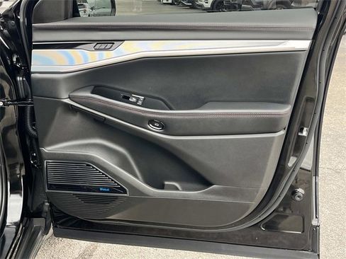 Used 2025 Jeep Wagoneer S Launch Edition image 12