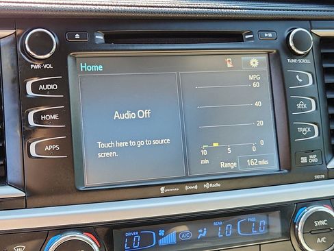 Used 2017 Toyota Highlander XLE AWD/4WD image 23