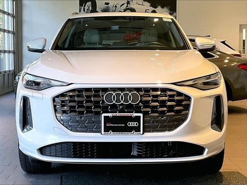 Certified 2025 Audi Q5 Premium w/ Convenience Package AWD/4WD image 10