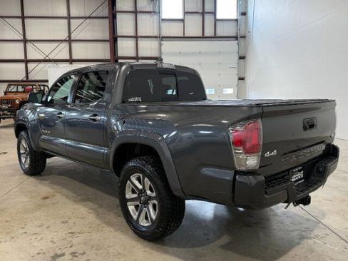 Used 2017 Toyota Tacoma Limited w/ Tow Package AWD/4WD image 10